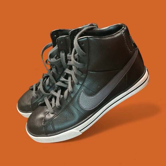 Nike - Picture 4 of 6